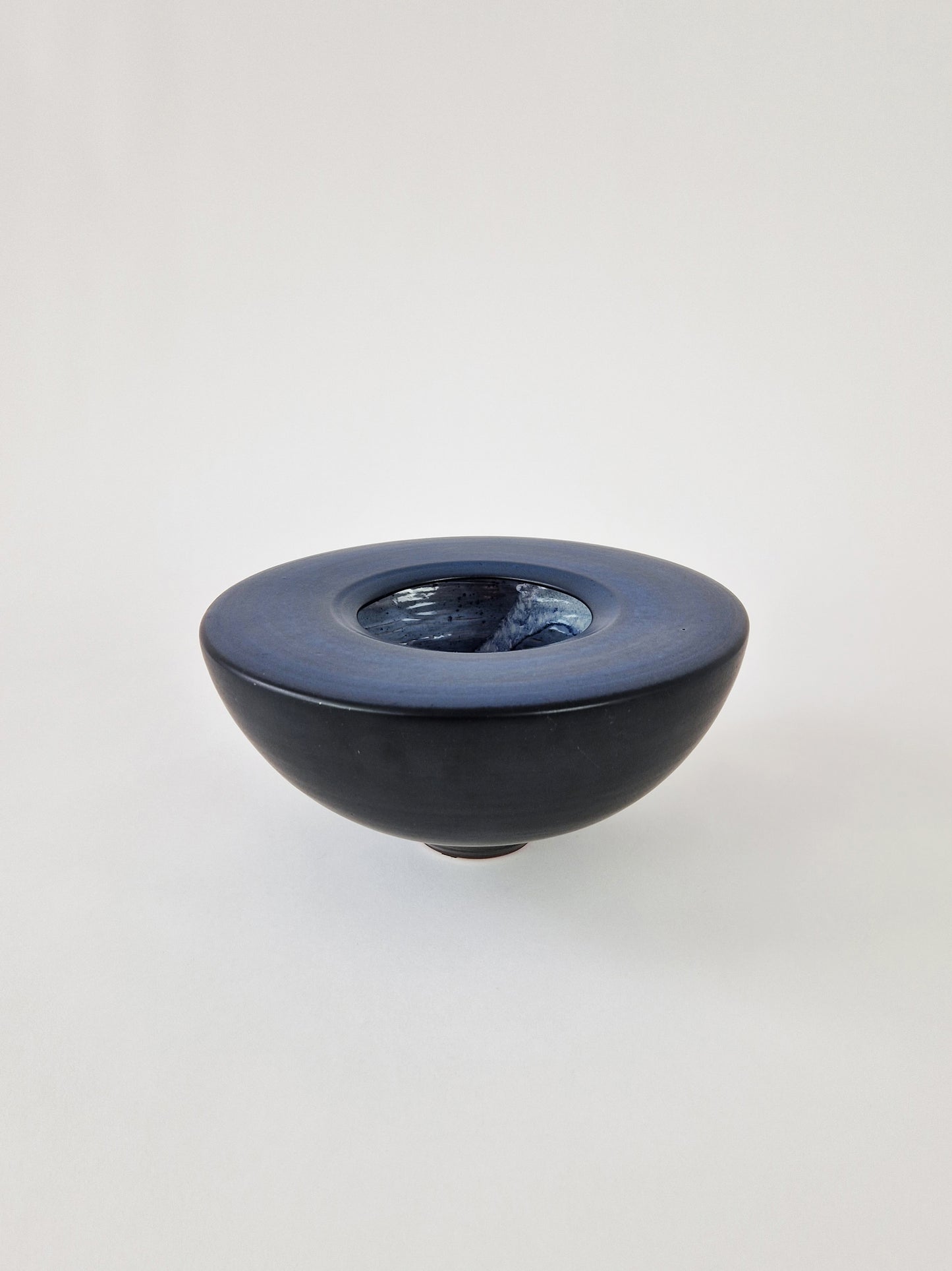 Antonio Lampecco - Vase en céramique hémisphérique bleu et noir