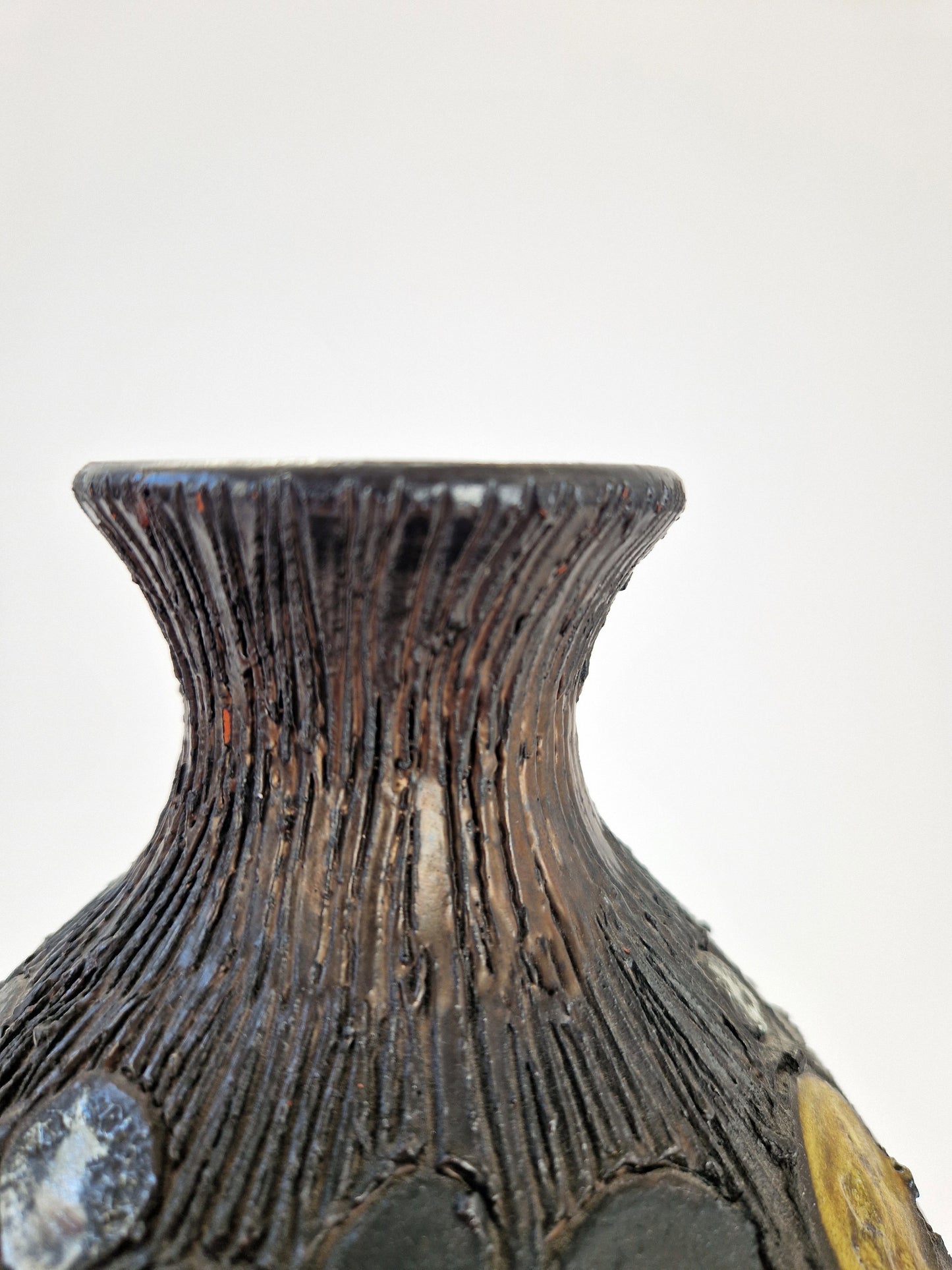 Perignem - Vase aux médaillons en céramique