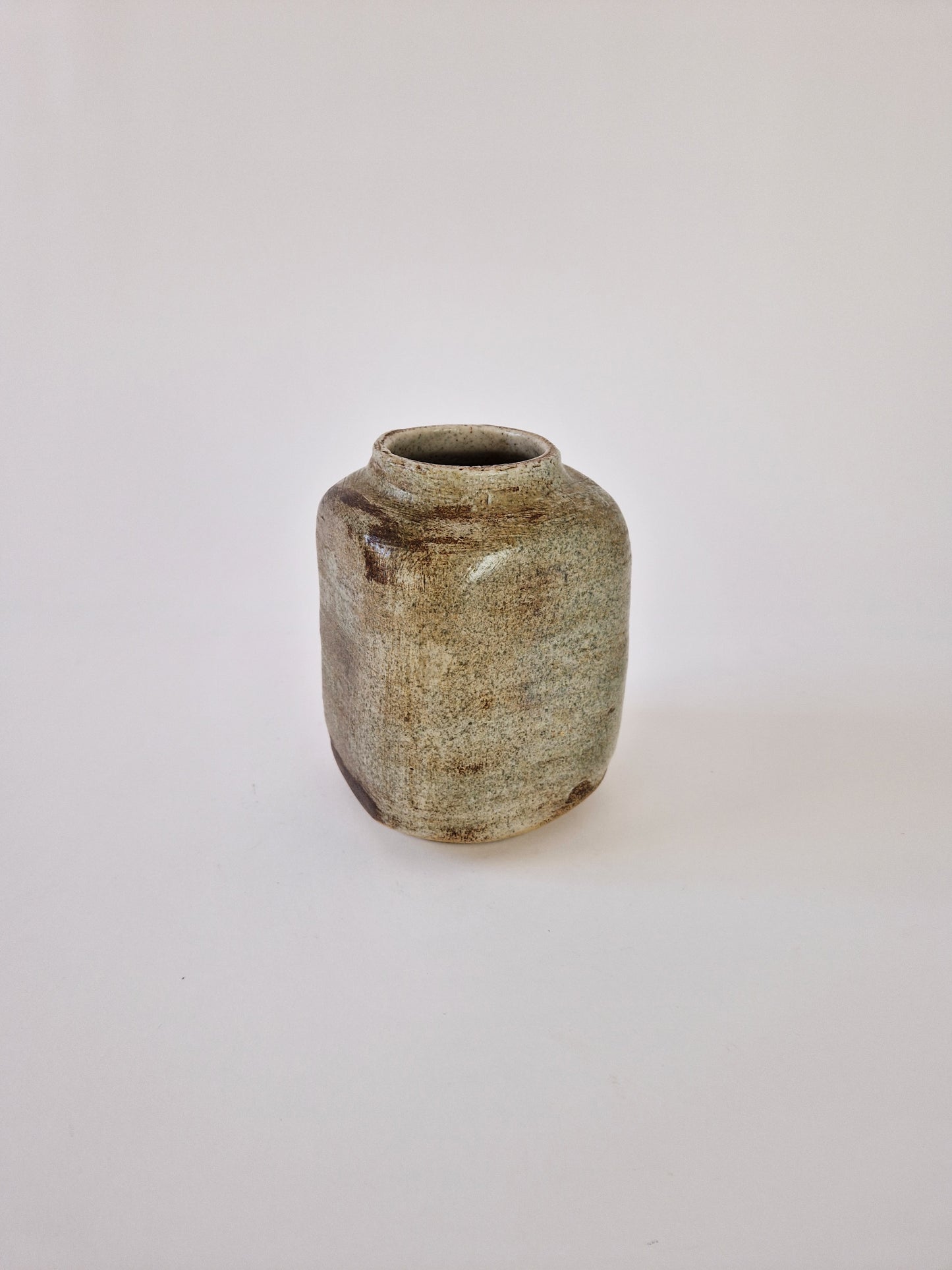 J.O. - Vase en céramique à section carré