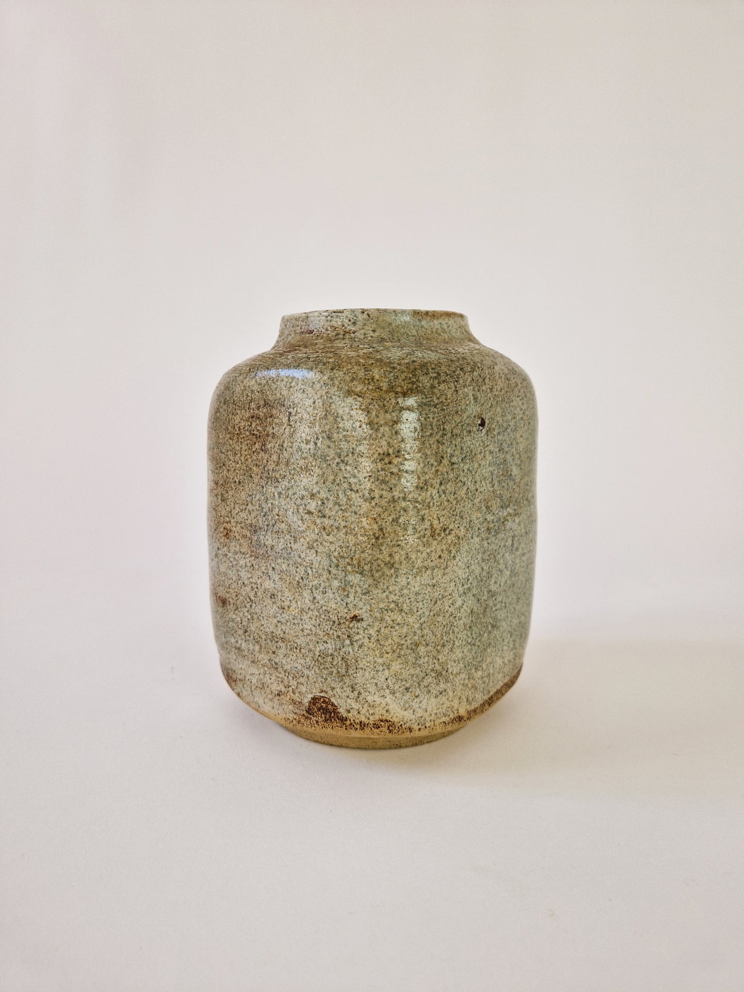 J.O. - Vase en céramique à section carré